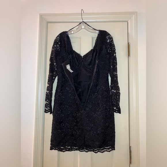 Vintage 90s Scallop Lace Dress- See through lace sleeves wedding, MOB, Funeral - Picture 4 of 4